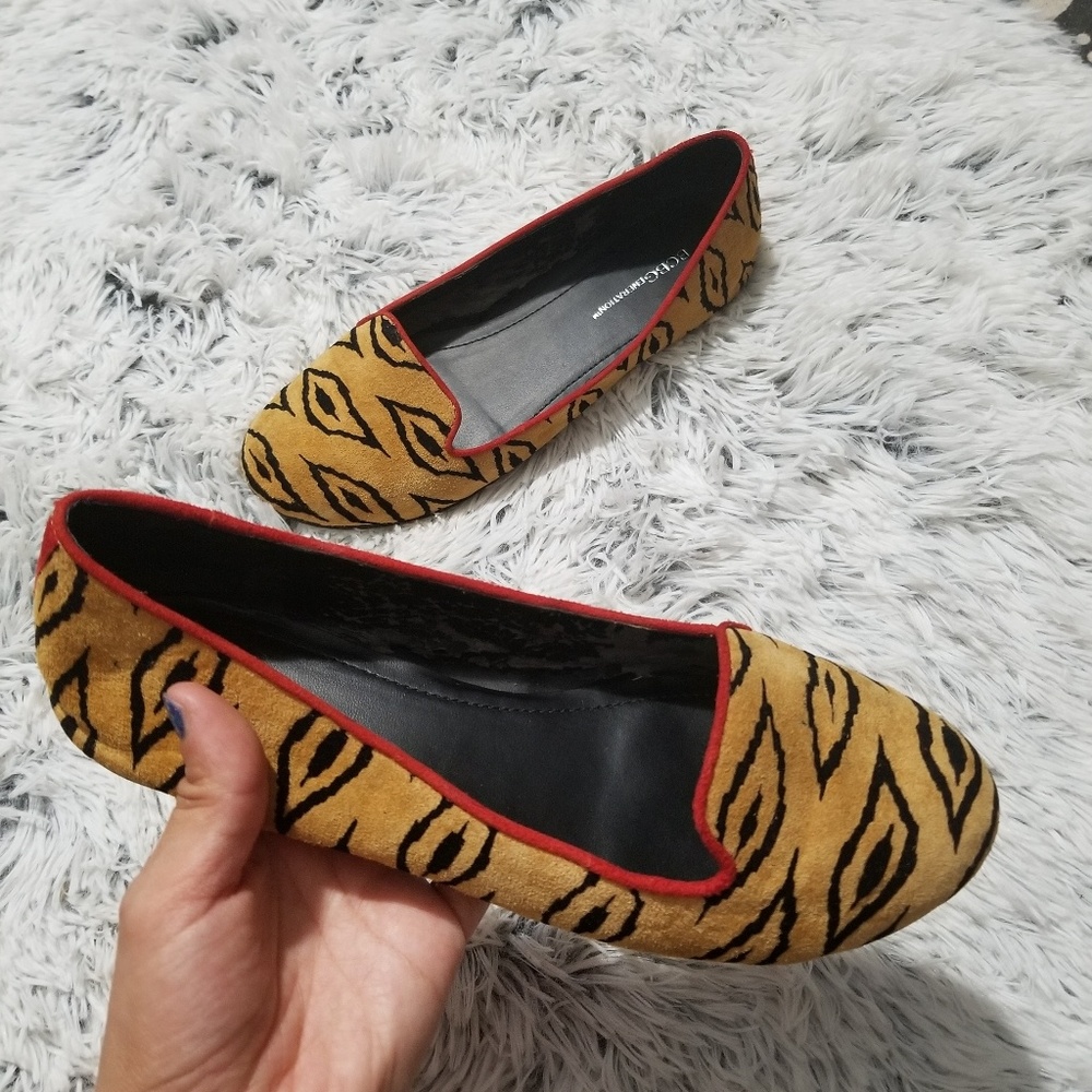 BCBGeneration loafers with black pattern sz 8